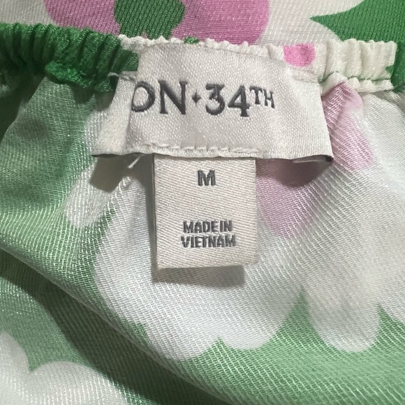 On 34th Floral Tie-Front Floral Cami Green Adjustable Straps Flowy Size Medium - Picture 5 of 6